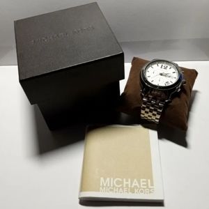 Michael Kors women's Silver Tone Chronograph w Date Oversized Quartz Watch.